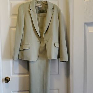 Pant suit